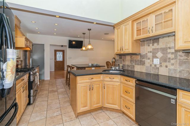 49 Winter Street, Lynbrook, NY 11563