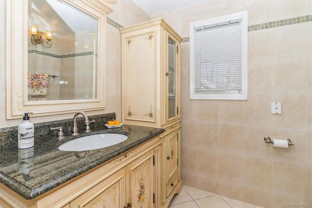 49 Winter Street, Lynbrook, NY 11563