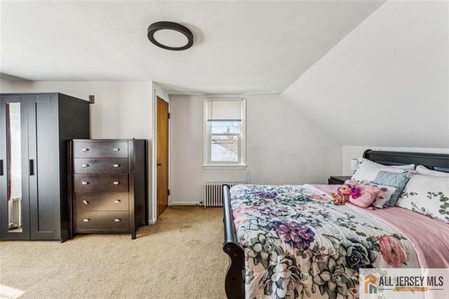 33 Safran Avenue, Edison, NJ 08837