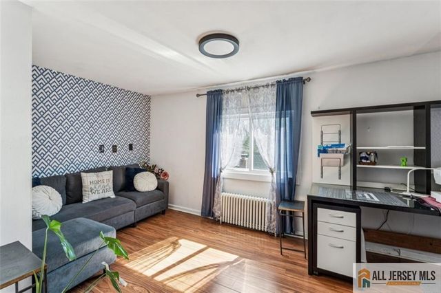 33 Safran Avenue, Edison, NJ 08837