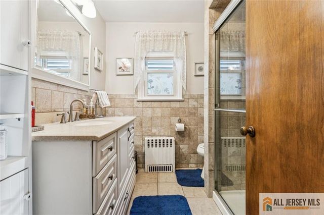 33 Safran Avenue, Edison, NJ 08837