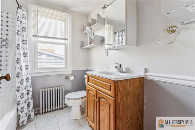 33 Safran Avenue, Edison, NJ 08837