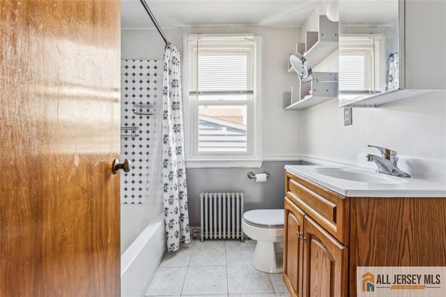 33 Safran Avenue, Edison, NJ 08837