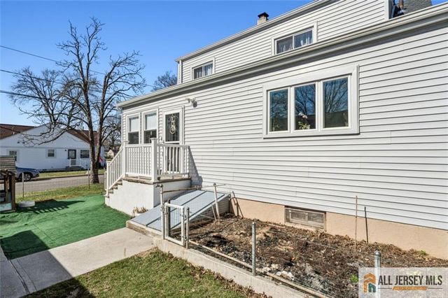 33 Safran Avenue, Edison, NJ 08837