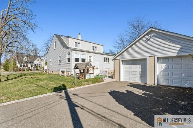 33 Safran Avenue, Edison, NJ 08837