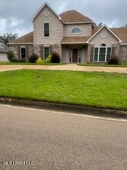 1526 Countrywood Drive, Jackson, MS 39212
