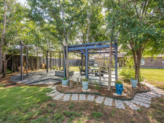 102 White Oak Drive, Krugerville, TX 76227