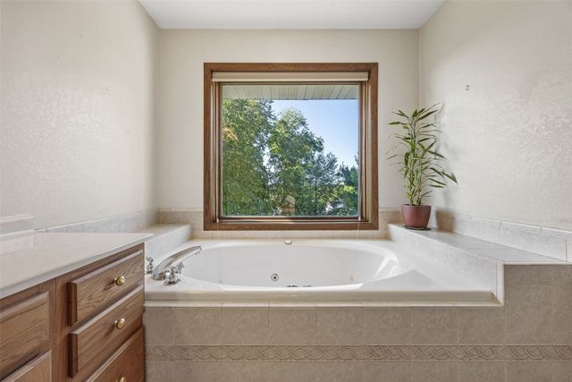 3519 Rogers Road, Cedar Rapids, IA 52405