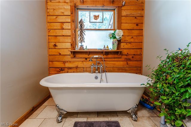 31370 Cadiz Dennison Road, Uhrichsville, OH 44683