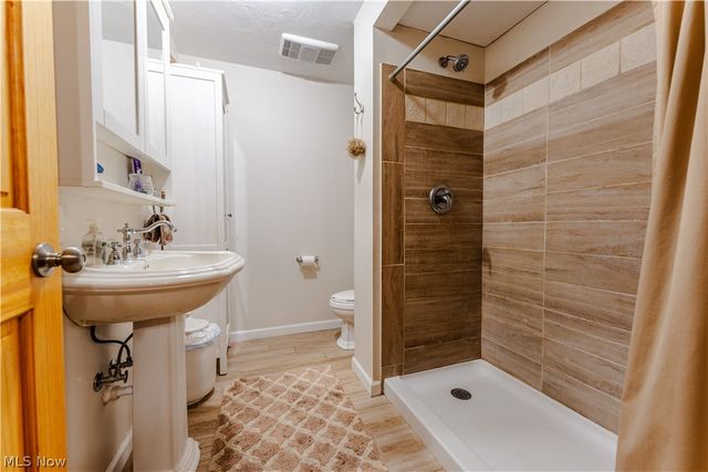 31370 Cadiz Dennison Road, Uhrichsville, OH 44683