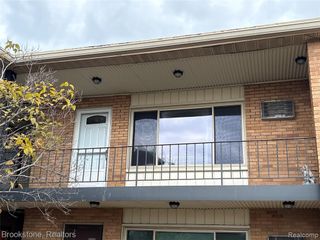 2859 E Maple Road 13, Birmingham, MI 48009