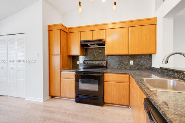 104 NW 98th Ter 104, Plantation, FL 33324