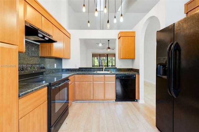 104 NW 98th Ter 104, Plantation, FL 33324