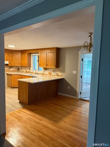 163 Oak Street 161, Southington, CT 06489