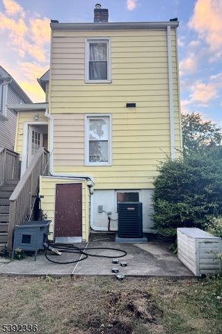 670 Devon St, Kearny Town, NJ 07032