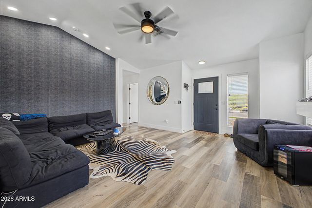 3601 W CAT BALUE Drive, Glendale, AZ 85308