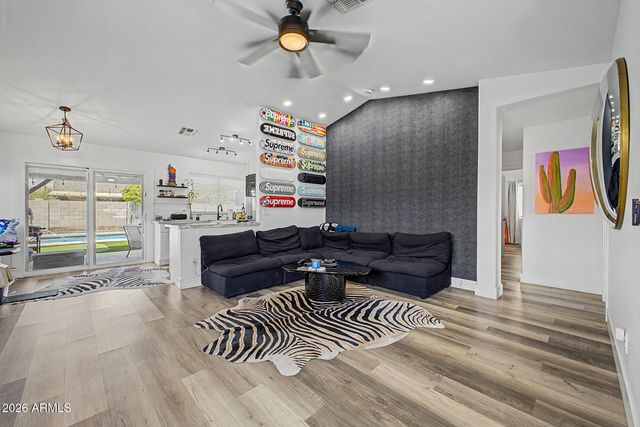 3601 W CAT BALUE Drive, Glendale, AZ 85308