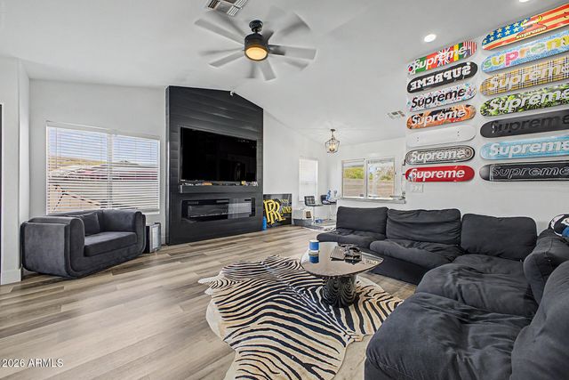3601 W CAT BALUE Drive, Glendale, AZ 85308