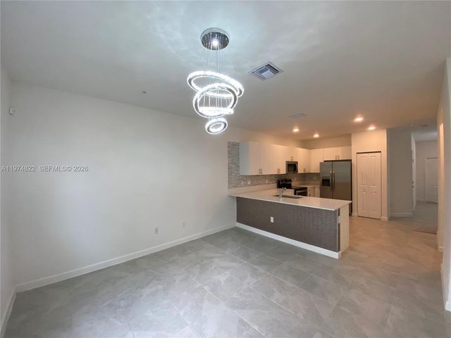 211 SW 159th Ter, Pembroke Pines, FL 33027