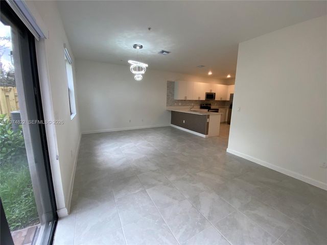 211 SW 159th Ter, Pembroke Pines, FL 33027