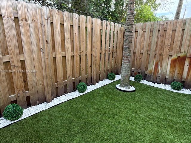 211 SW 159th Ter, Pembroke Pines, FL 33027