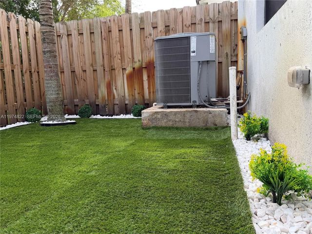 211 SW 159th Ter, Pembroke Pines, FL 33027