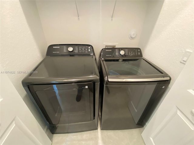 211 SW 159th Ter, Pembroke Pines, FL 33027