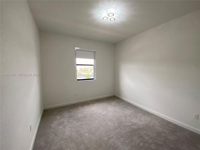 211 SW 159th Ter, Pembroke Pines, FL 33027