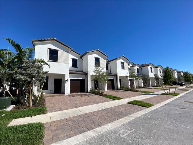 211 SW 159th Ter, Pembroke Pines, FL 33027