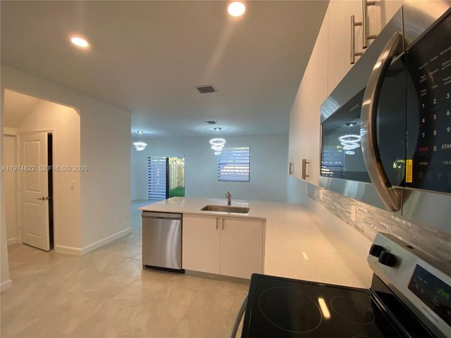 211 SW 159th Ter, Pembroke Pines, FL 33027