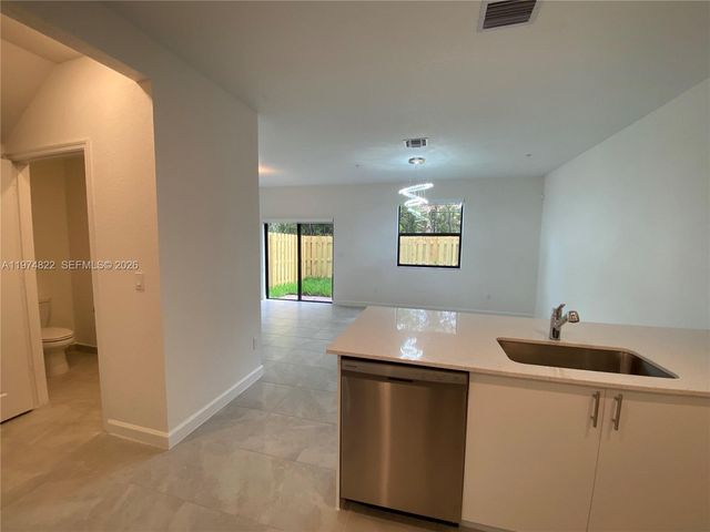 211 SW 159th Ter, Pembroke Pines, FL 33027