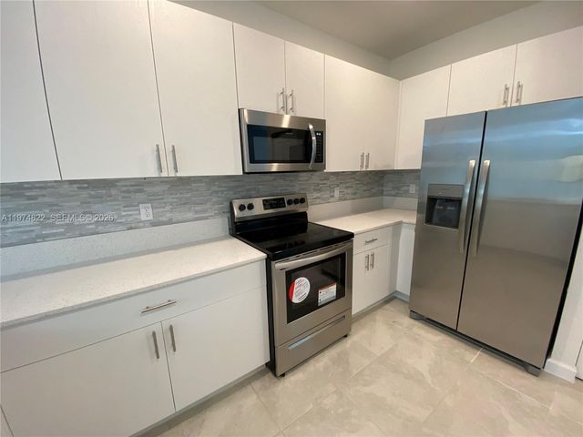 211 SW 159th Ter, Pembroke Pines, FL 33027