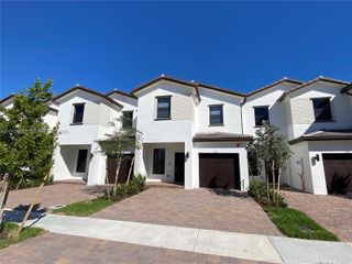 211 SW 159th Ter, Pembroke Pines, FL 33027