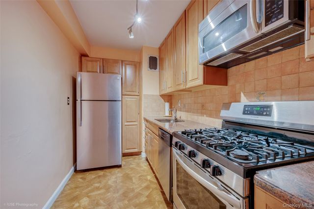 39-65 52nd Street 3C, Woodside, NY 11377