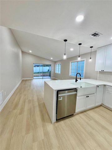 554 PORTLAND CIRCLE, Apopka, FL 32703