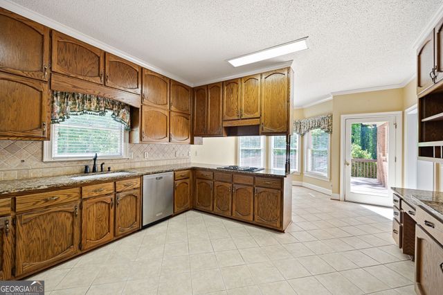 280 Camelot Drive, Fayetteville, GA 30214