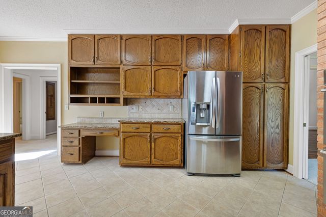 280 Camelot Drive, Fayetteville, GA 30214