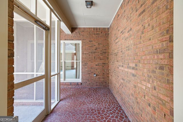 280 Camelot Drive, Fayetteville, GA 30214