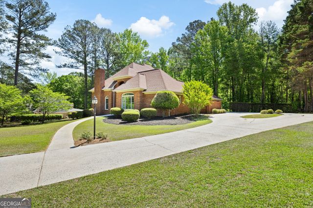 280 Camelot Drive, Fayetteville, GA 30214