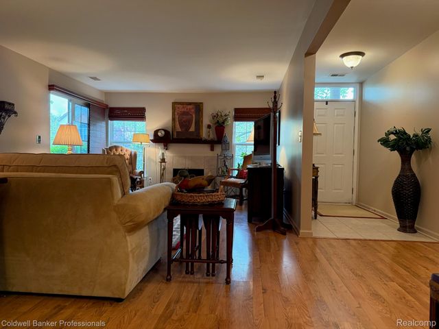5349 Brookemonte Circle, Oakland Charter Township, MI 48306