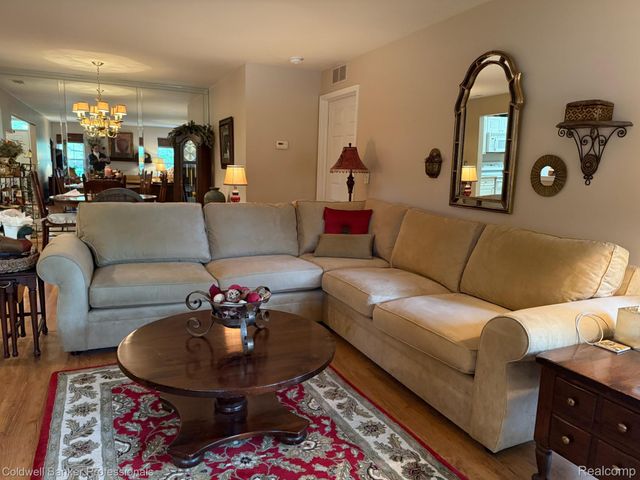 5349 Brookemonte Circle, Oakland Charter Township, MI 48306