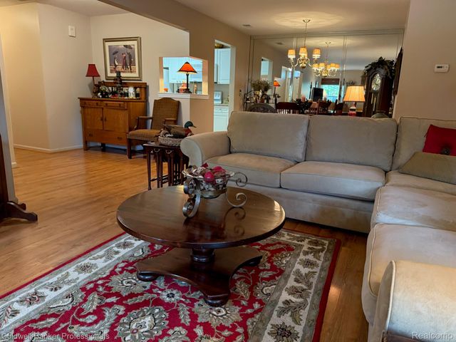 5349 Brookemonte Circle, Oakland Charter Township, MI 48306