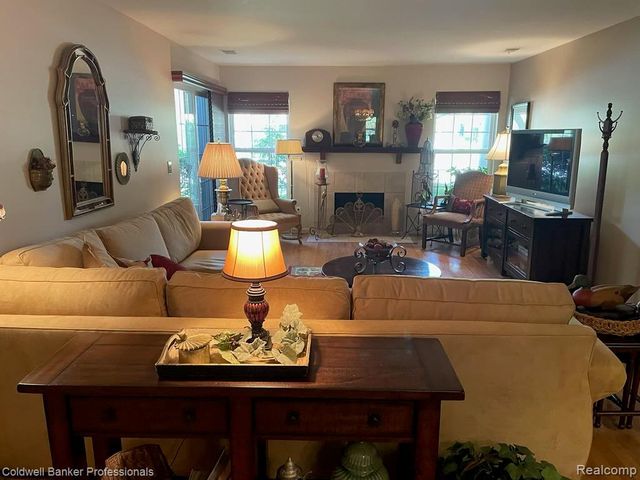 5349 Brookemonte Circle, Oakland Charter Township, MI 48306