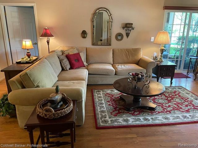 5349 Brookemonte Circle, Oakland Charter Township, MI 48306