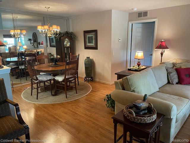 5349 Brookemonte Circle, Oakland Charter Township, MI 48306