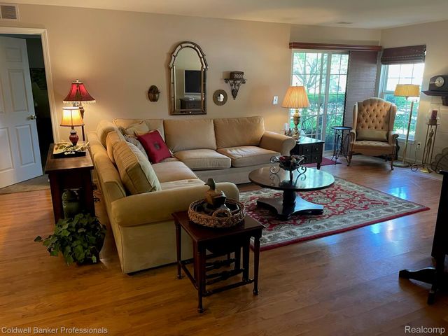 5349 Brookemonte Circle, Oakland Charter Township, MI 48306