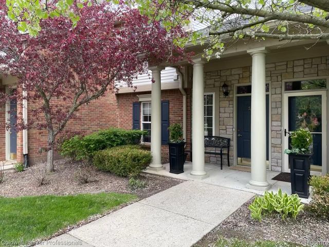 5349 Brookemonte Circle, Oakland Charter Township, MI 48306