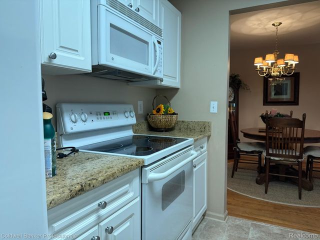 5349 Brookemonte Circle, Oakland Charter Township, MI 48306