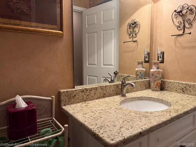 5349 Brookemonte Circle, Oakland Charter Township, MI 48306