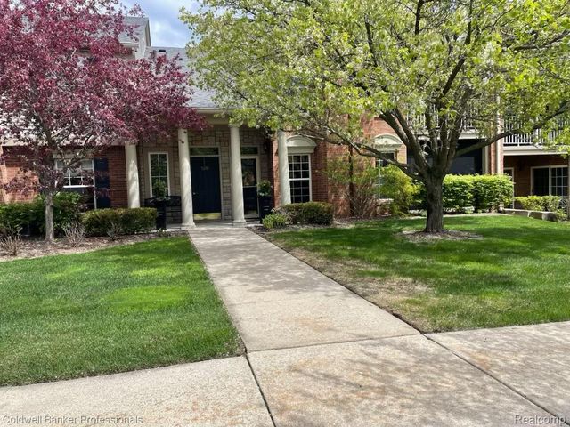 5349 Brookemonte Circle, Oakland Charter Township, MI 48306